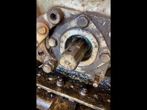 Replacing Leaking PTO Seal - Massey Ferguson 135 restoration
