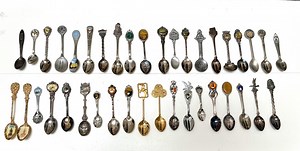 Souvenir Spoons, Lot of 38 Choice, Vintage Specialty Spoons, US States, Vegas Wyoming Oregon Hawaii Grenada Mt St Helens Beaches - Etsy