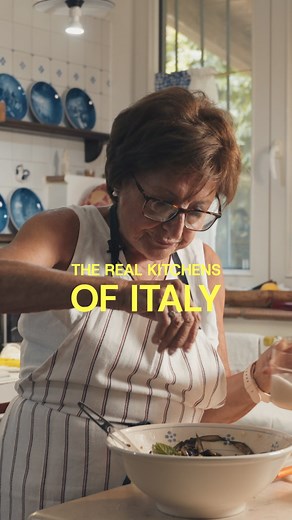 536K views · 2.9K reactions |  Forget the Michelin stars. The real heart of Italian cooking is in the kitchens of Nonnas, where instinct beats technique every time.  Il vero cuore della cucina italiana è nelle cucine delle Nonne, dove l’istinto batte la tecnica ogni volta. #nonna #italy #italia #cucina #recipe | anana | Facebook
