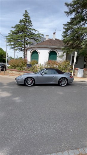 PORSCHE 911 CARRERA cabriolet 997.1 gris vu à La Baule #porsche #porsche911 #porsche911carrera