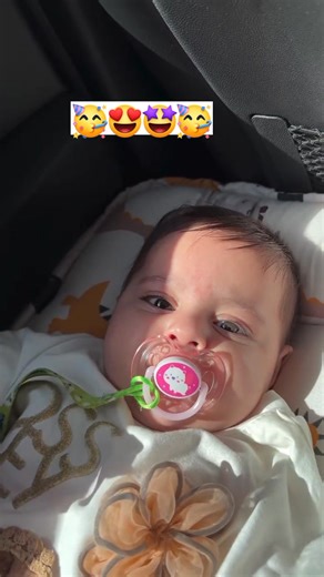 Her eyes are so beautiful and mesmerizing that I feel like I can stare at them all day long.👀😍👀 | 𝚂𝚆𝙴𝙴𝚃 𝙱𝙰𝙱𝚈