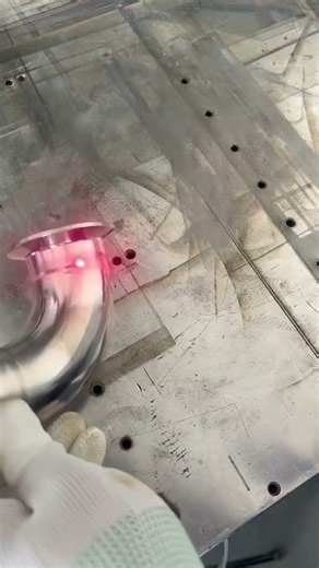 Laser Cleaning Machine for Molds | Rust, Oil & Oxide Removal Without Damage