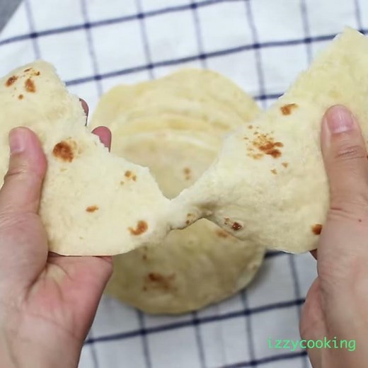 HOMEMADE SOFT VEGAN FLOUR TORTILLAS