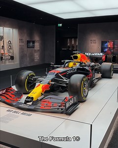 Take a deep dive into the world of racing at this stunning new Formula 1® exhibition in London 🏎️🤯 📍ExCel Centre, Royal Victoria Dock, 1 Western Gateway, E16 1XL | Secret London