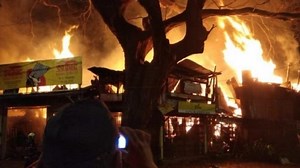 Fire breaks out at timber yard in Mumbaiâ€™s Byculla | Fire breaks out at timber yard in Mumbaiâ€™s Byculla