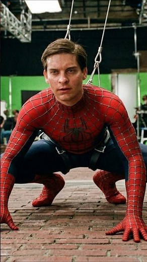 Tobey Maguire REALLY Crawled Up Walls in 2002 Spider-Man… ZERO CGI! #Marvel #spiderman