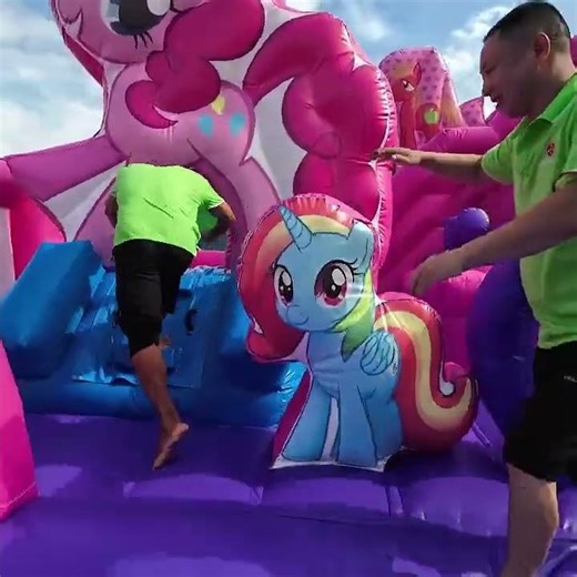 🦄 MY LITTLE PONY Inflatable Castle! Workers Test & Play—So Sweet! 🥰#pony #horse #funnyvideo
