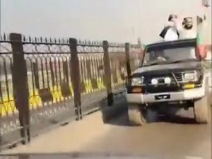 پشاور میں تحریک انصاف کا ورکر ز کنونشن ۔ پی ٹی آئی کارکنان ورکرز کی طرف روانہ | ABC Urdu News