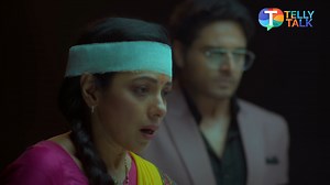 #Dimple is shocked on seeing the goon who mistreated her. The goon tries to give her a warning, but Dimple with the support of #Anupamaa beats him very badly. #Anuj tells him that he deserved it in the latest episode of #Anupama | Telly Talk India