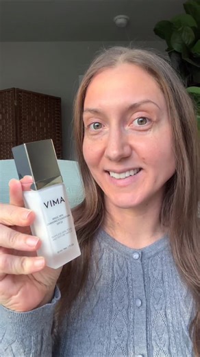 Jennifer Youngberg on Instagram: "Wait... this foundation actually changed color to match my skin! 😱✨ Use code jennifer22 to save 22% on yours!! Grab it here or comment LINK for a DM! mdsh.io/ourbloglife I was skeptical at first, but this VIMA Colour Changing Foundation literally went from white to my EXACT skin tone in seconds and is gentle enough for even my sensitive eye area - and that’s saying a lot! Cheers to no more guessing shades at the drugstore! 🙌 Here’s what I love: 💫 Transforms f