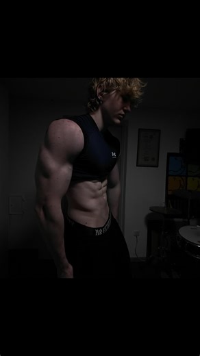 scaram on Instagram: "Ive been looking back at summer vids and now someone tell me how I didn't realize I was mf SHREDDED🧌 I feel bloated and fat AF now😖 @audentia.shop code SCAR #fitness #gymtok #bodyfat #biceps #abs"