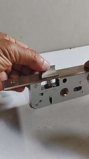 393K views · 891 reactions | How we reverse the lock stopper #Work #Alumenium #DIY #craft #content #creative #USA #USAreels | Yusran Safar | Facebook