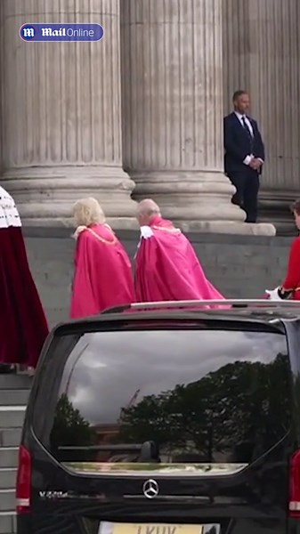 King and Queen join 2,000 royal honours holders at St Paul's service