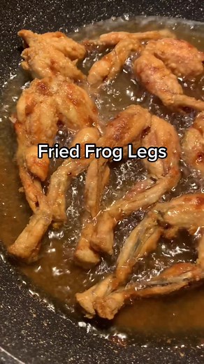 Y’all ever tried Fried Frog Legs? If not then you’re missing out. Here’s a quick & easy way to make them at home #friedfroglegs #froglegs #cookathome