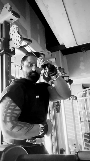 Array ur Arms to Axe Aim n Ablaze…. I AM THE WEAPON !reform-perform-transform™️ Ankur Sood_Forme Fisique ®️#getfit #fitnessfreak #fitnessaddict #gymfreak #fitness #physiquefreak #physique #gym #bodybuilding #shredded #fit #muscle #abs #ironaddict #workout #aesthetics #ripped #gymlife #lifting #muscle #focus #nevergiveup #believeinyourself #hustle #grind #triceps #arms #motivation #fitfam #goals #training #health #fitnessmotivation | Forme Fisique