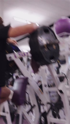 GET ON THE BUS Took a field trip over to The Box to get a little BP in before the Tigers got another W in Omaha | LSU Football