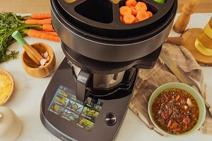 El robot de cocina que lo hace casi todo por ti: es hasta capaz de verter los ingredientes por sí solo