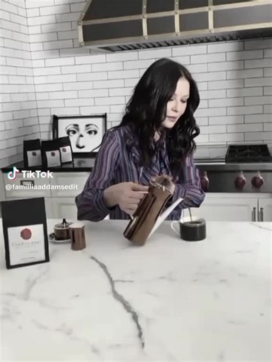 Vidéos de Sandrine-zetajones-addams🖤 (@sandrine_zetajones_addam) avec Surrender (slowed reverb) - Natalie Taylor & sped up slowed