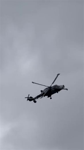 ‘Here we go!’ ‘Oh crap, I forgot my keys!’ ‘Oh wait, got them!’ Wildcat impressive manoeuvre #westlandwildcat #wildcat #riat #airtattoo #armyaircorps | Military Update