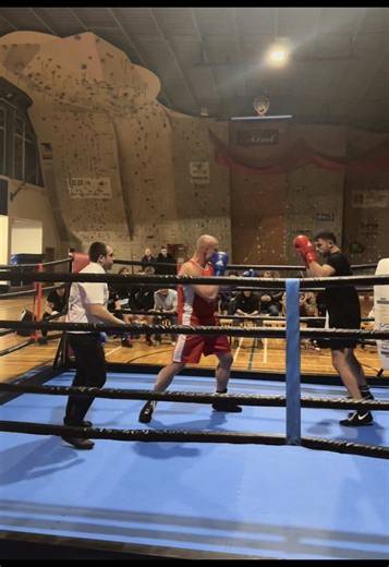 Today, a beautiful evening full of exhibition fights 🥊🔥 The whole event had a very positive vibe, and apart from a slight cold I really enjoyed it and I’m already looking forward to more evenings like this. Next year is going to be packed with action 💪🏼 #boxing🥊 #exhibition #fight #boxerlife #fightnight