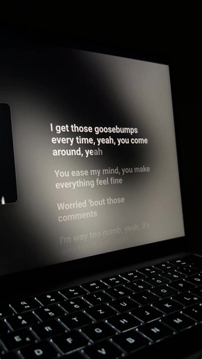 Goosebumps - Travis Scott || she give me goosebumps every time she touch me ❄️ #goosebumps #travisscott #lyrics #song #fy