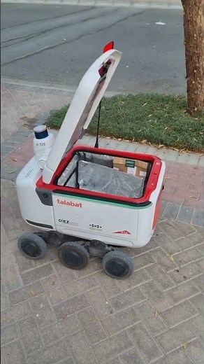 This Robot Delivers Food Faster Than Humans 😳