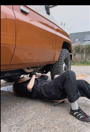 やっと交換^_^ 次回はフィルターも🌏 車ばっかいじってないで曲作らんかい #78プラド #78prado #landcruiser #landcruiserprado #ランクル #ランクル70 #ランドクルーザー #ランクル女子 #車好き女子 #carlifestyle #carlife #outdoors #ootd #キャンプ #japan #整備士女子 #整備士 #オイル交換 @TOYOTA @Toyota USA @Toyota