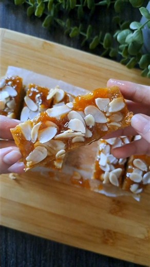 Apricot jam bars #food #healthytreats #snacks