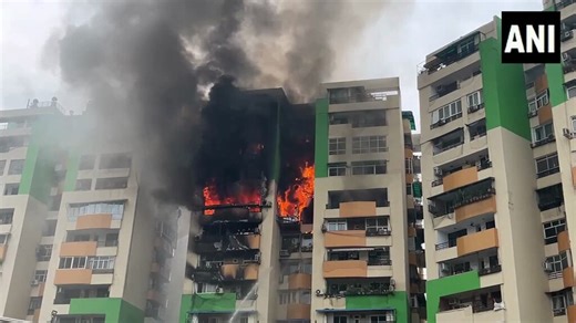 This building is only 13 floors and the fire tender is unable to spray water over the 7th floor. If you stay in a high rise, the biggest risk is that the fire department will not be able to extinguish a fire on higher floors! They just don't have the equipment. Our country prioritises freebies to bribe voters than take care of tax paying citizens. In Gurgaon, DLF has setup their own fire station with imported equipment which can combat fire in their high-rises. Why do we even pay taxes?