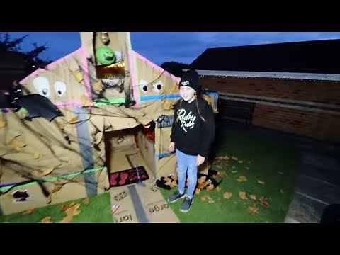 HALLOWEEN BOX FORT MANSION!! Ruby Rube