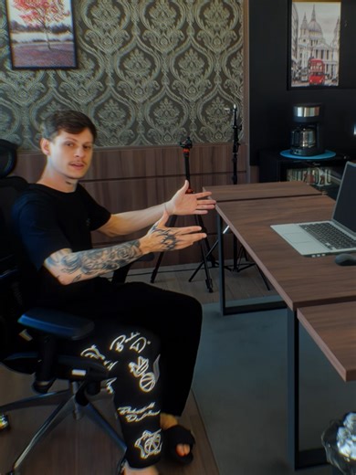 A realidade pode ser muito mais interessante se você souber utilizar as ferramentas disponíveis! @lucasenafilms Para ter resultados incríveis como o do video, não foi preciso muito. Utilizando o AfterEffects, você mapeia automaticamente o movimento da câmera e adiciona itens em 3Ds como a sua imaginação mandar. Depois, só dar os retoques finais de luz e cor no Premiere Pro. Se utilizar essas dicas, marque a gente! #CreativeCloudPro #AfterEffects #PremierePro #3d #publi