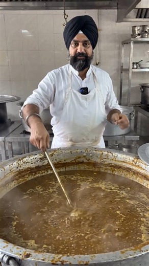 Sardar ji making Desi ghee Bulk Quantity of Dal makhani😋 #gheebutter #yummy #shorts #reels #trending