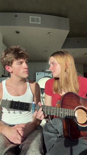 the end of stranger things and new years 😭 @stuckinseptember @Marisa @phoebe bridgers #couple #musicduo #iknowtheend #phoebebridgers #stuckinseptember