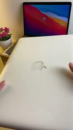 New M1 MacBook Air VS 2010 MacBook on 2021 | Boot Time Comparison