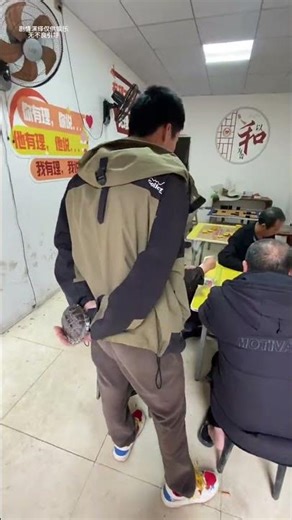 Who is it? Where is my cell phone? Guigui never expected the original video. I can’t hold back m