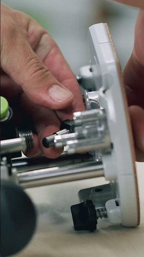 How to change the cutter on your Festool router OF 1010 R?