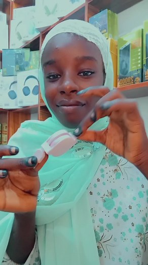 USB Hub Demonstration: Compact and Versatile Design