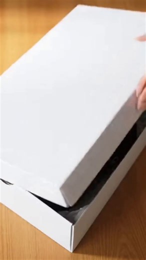 Unbox Your Style: The Ultimate Crocs Experience#CrocsUnboxing #FashionForward #StylishComfort #UltimateFootwear #TrendyShoes