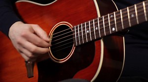 Stuart Ryan is here to tell us about The Legends of Acoustic Guitar. From up-tempo fingerpicking to precise strumming, this book is ideal for the acoustic guitarist who wants to develop their skills as a compelling rhythm guitar player, accompanist or performer. From the flowing fingerpicked lines of James Taylor to the powerful open-tuning strumming of Bruce Springsteen, there is plenty here to fire your imagination. Discover the acoustic guitar secrets of… Mark Knopfler, Bruce Springsteen, Jam