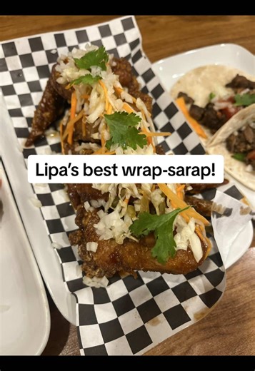 Kasalanan ni Chef Camille bakit ako napadpad dine. Fave ko talaga ‘yang mga wrap-wrap na ‘yan kaya di na ako nagdalawang-isip , sugod agad! Good problem para sa owner — jump-packed ‘yung store nung dumating kami! 🔥 Sobrang dami ng tao, kaya understandable na medyo mabagal ang service since konti lang ang staff. Still, the food speaks for itself. #mexicangoodies ##Lipa #foodie #south #foodtiktok #recommendations #batangas #foodielife #realreview