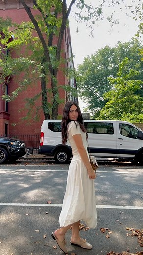 Sarah Blimy Gross on Instagram: "White dresses all summer please 🤍"