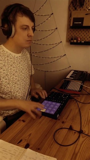 NI Maschine MK3 Mikro - Live Finger Drumming #maschinemk3 #nativeinstruments #fingerdrumming