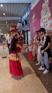 Les comédiens du Jeu de la vérité sont arrivés à Tahiti ! ( Sam Lellouche, Benjamin Baffie, Salome Brecourt et Julien Crampon) | Rideau Rouge Tahiti