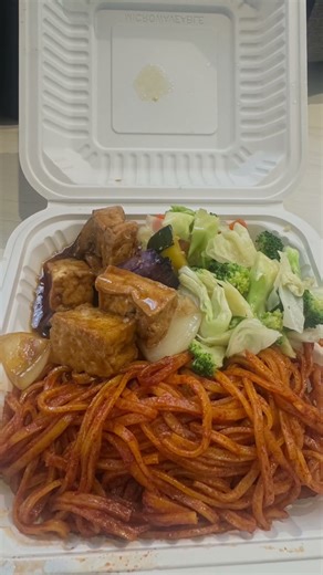 Enjoy pad Thai with vegetables and tofu from ruby thai