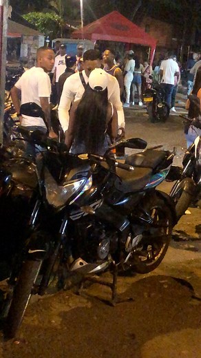 Voz Conquien Estabas Bailando 💃 No Vamos Pala Casa 🏠 Ya 😂😂 | Flow De Barrio