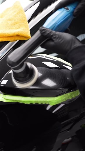 Vermijl Car Detail on Instagram: "Removing polish residue from plastic trim and polishing holograms and swirls on a side mirror cover! 💻 www.vermijlcardetail.be 📦 Webshop: www.cardetail.be 🎬 YouTube: www.youtube.com/@vermijlcardetail #AutoDetailing #CarDetailing #Detailing #AudiA6"