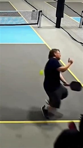 very dangerous 🤣 #pickleballaddict #luzzpickleball #indonesiapickleball #paddlepi #paddlepickleball