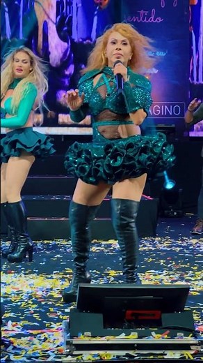 Joelma cantando Passe de Mágica