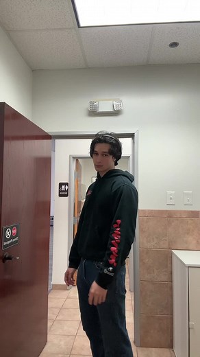 I wanna learn his shoulder roll so bad. #fyp