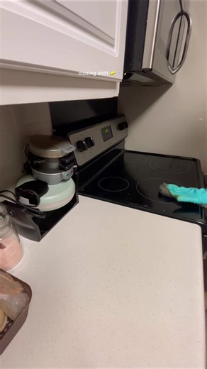 This took about an hour and a half in real time, but I felt so accomplished afterwards 😅 #cleanwithme #closingshift #cleaningmotivation #kitchencleaning #latenightcleaning #foryoupage #fyp